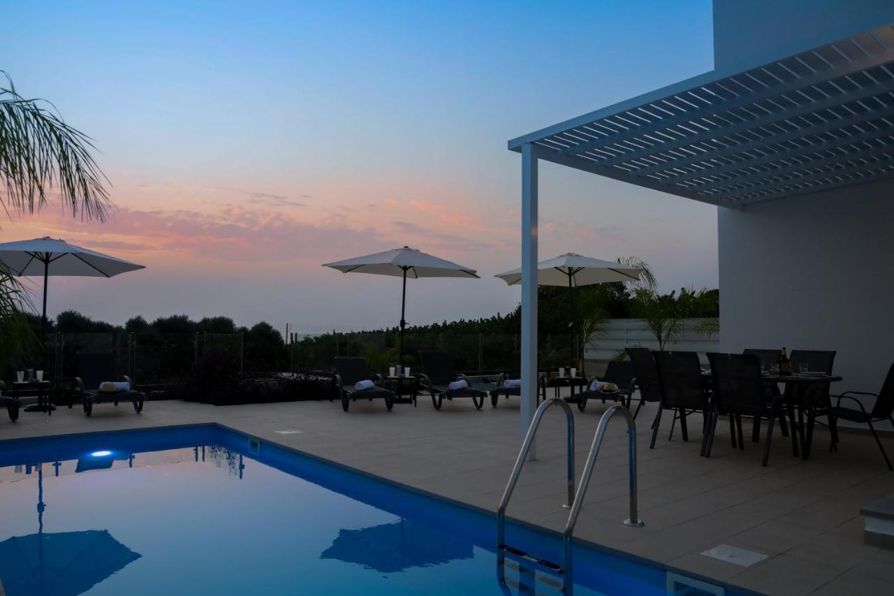 Sophia'S Seaview Luxury Villas Пафос Екстериор снимка