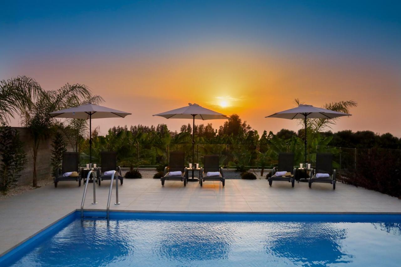 Sophia'S Seaview Luxury Villas Пафос Екстериор снимка